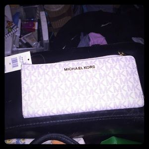 Michael Kors jet set travel wallet